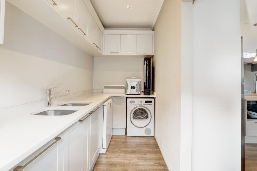 5 Bedroom Property for Sale in Van Riebeeckshof Western Cape